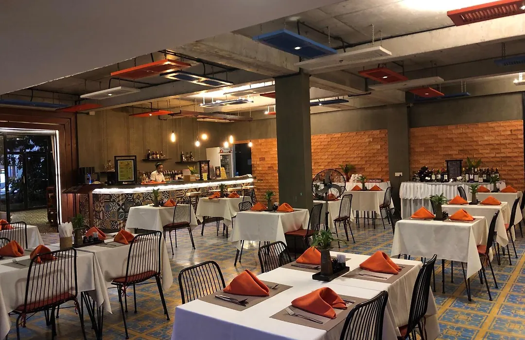 Central Corner Suite-1