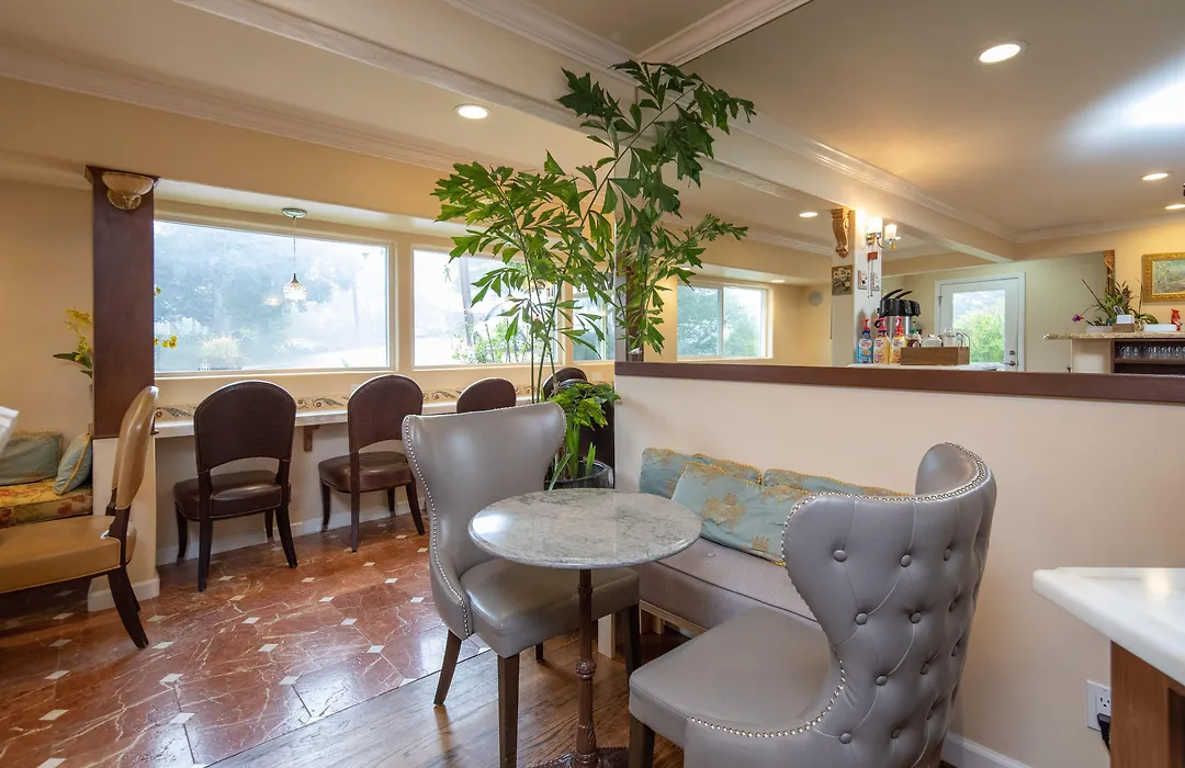 The Vendange Carmel Inn & Suites-1