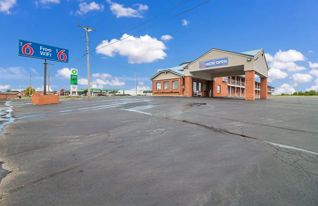 Motel 6-Metropolis, Il-1