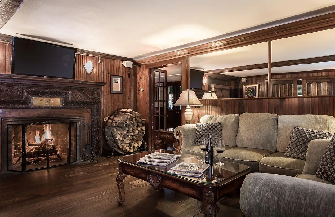 The Huntting Inn-1