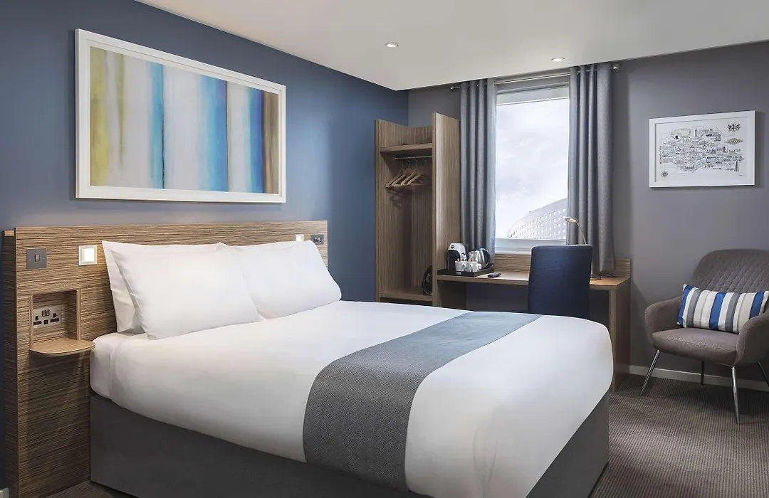 Travelodge Bath Waterside-1