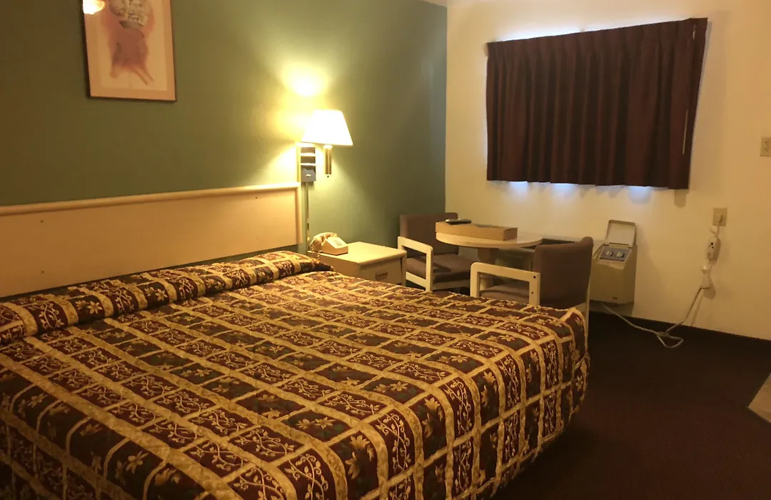 Travelodge By Wyndham Farmington-1