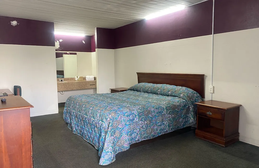 Discovery Inn Macon-1