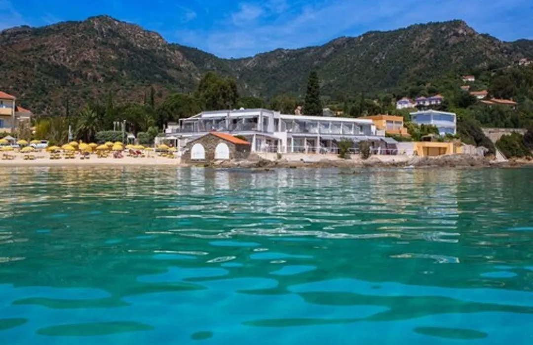 Roc Hotel - Hôtel 4 étoiles les pieds dans l'eau-1