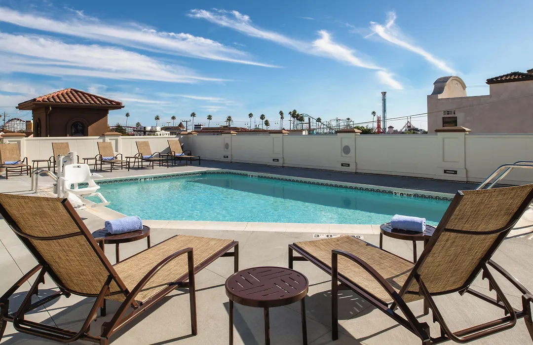 Courtyard By Marriott Santa Cruz-1
