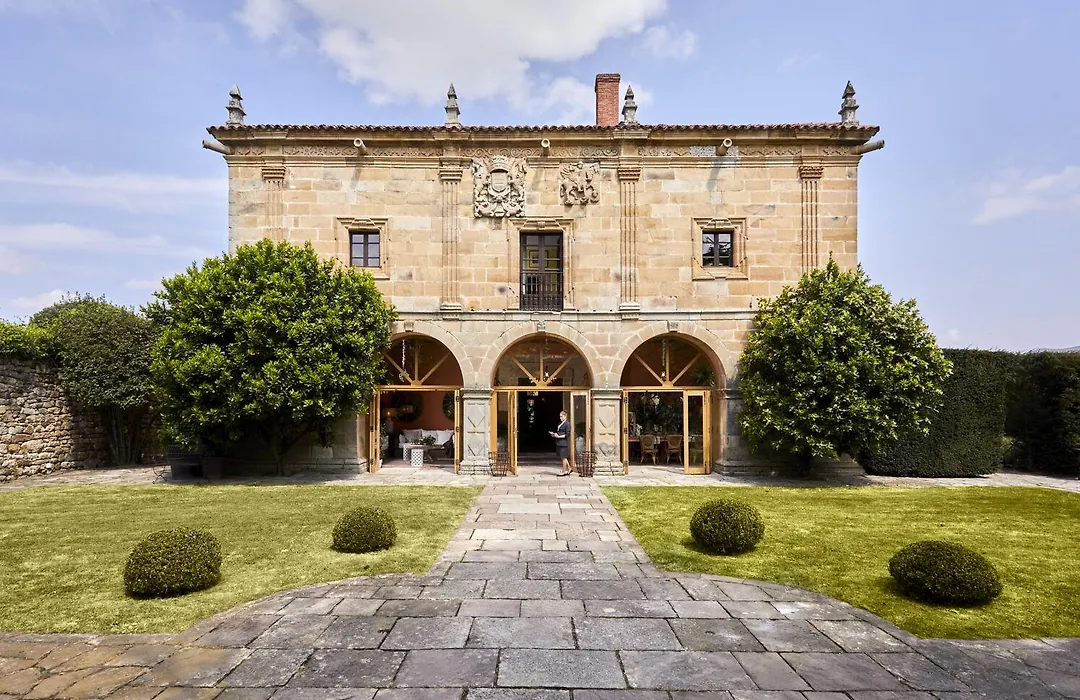 Helguera Palacio Boutique & Antique-1
