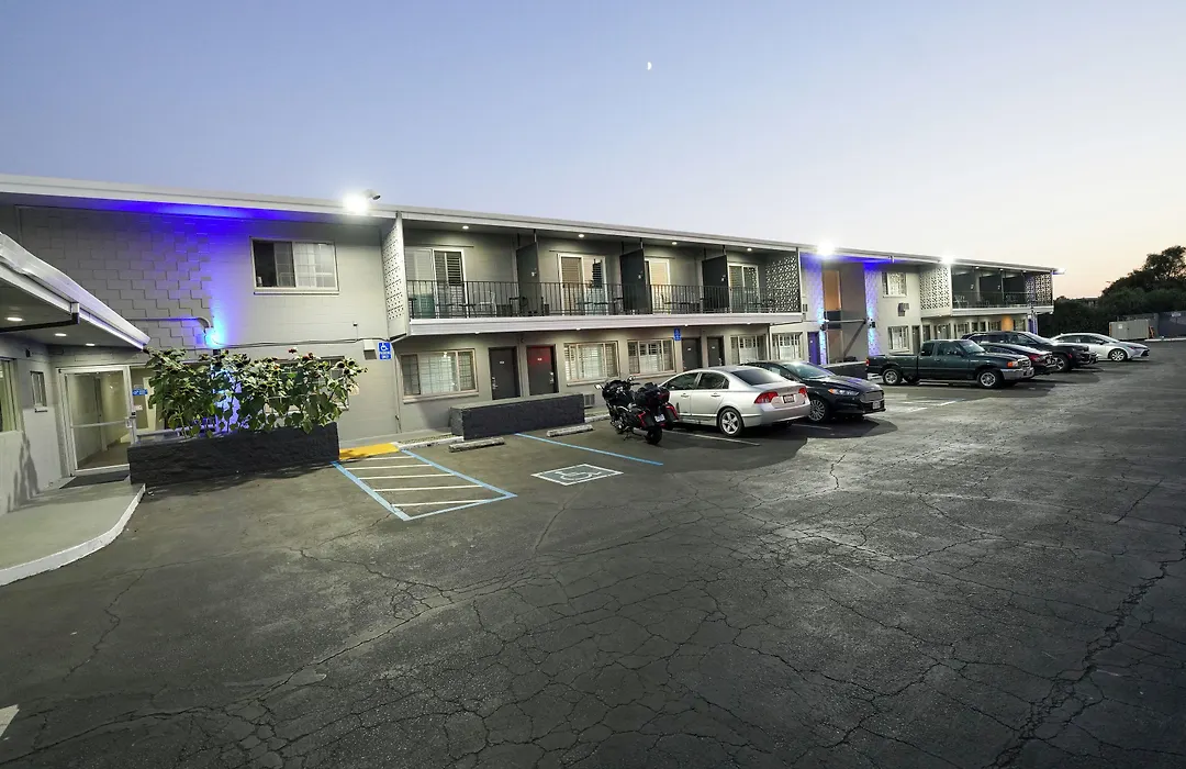 Seaside Inn & Suites-1