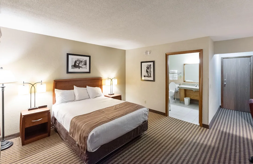 Eleven Boutique Hotel Llc-1