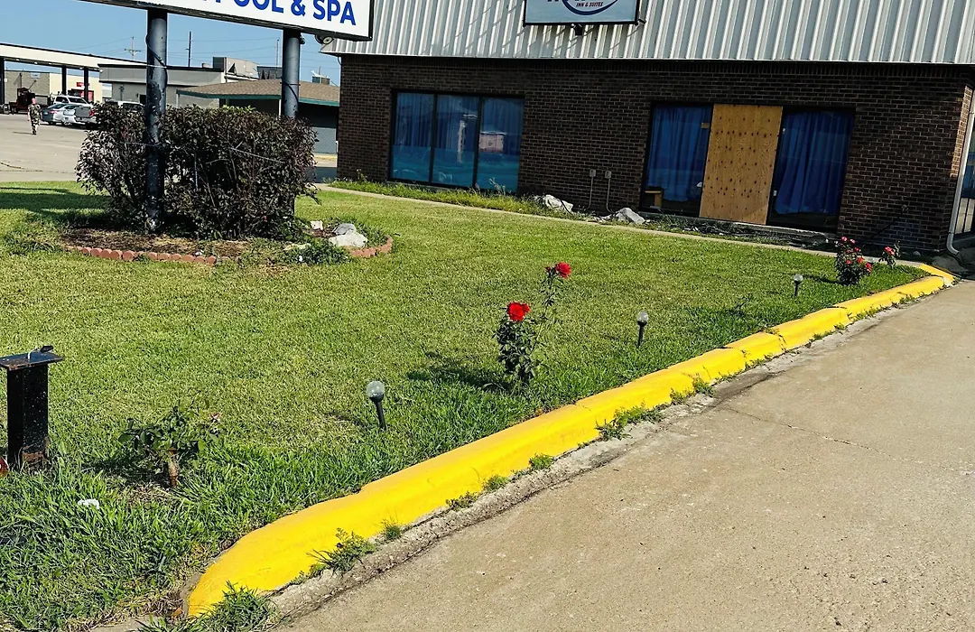 Travel Inn & Suites-1