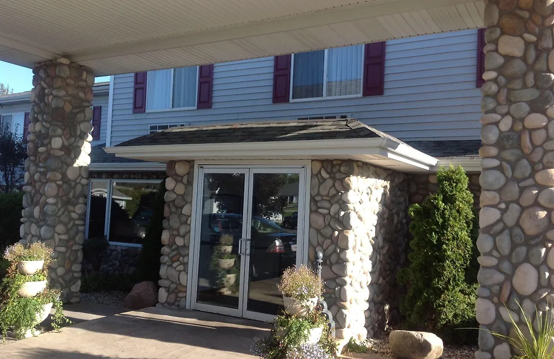 Super 8 By Wyndham St. Ignace-1