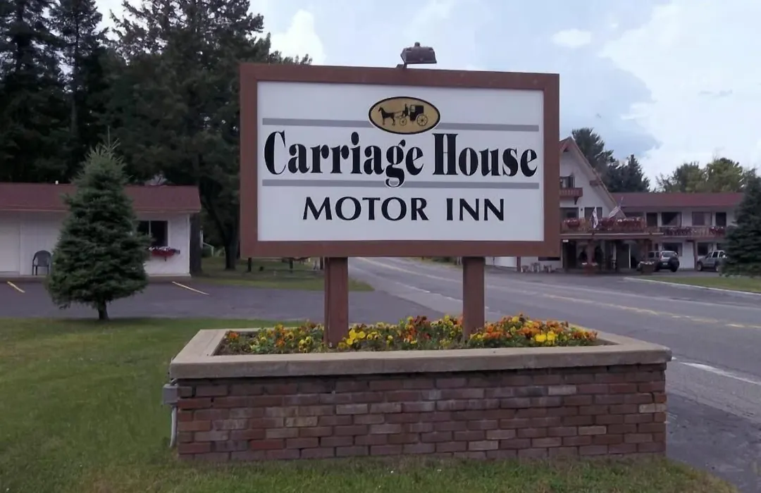 Carriage House Motor Inn-1