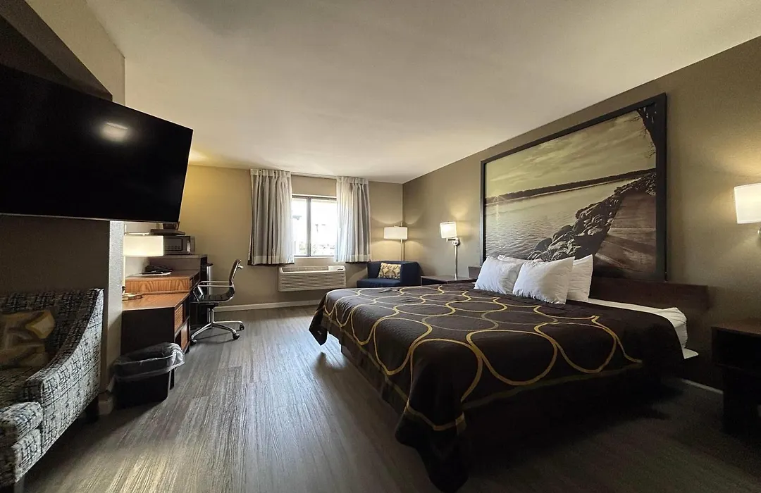 Super 8 By Wyndham Alton-1