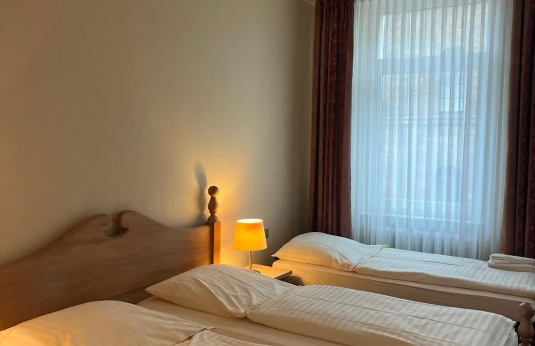 Hotel Kronprinz Garni-1