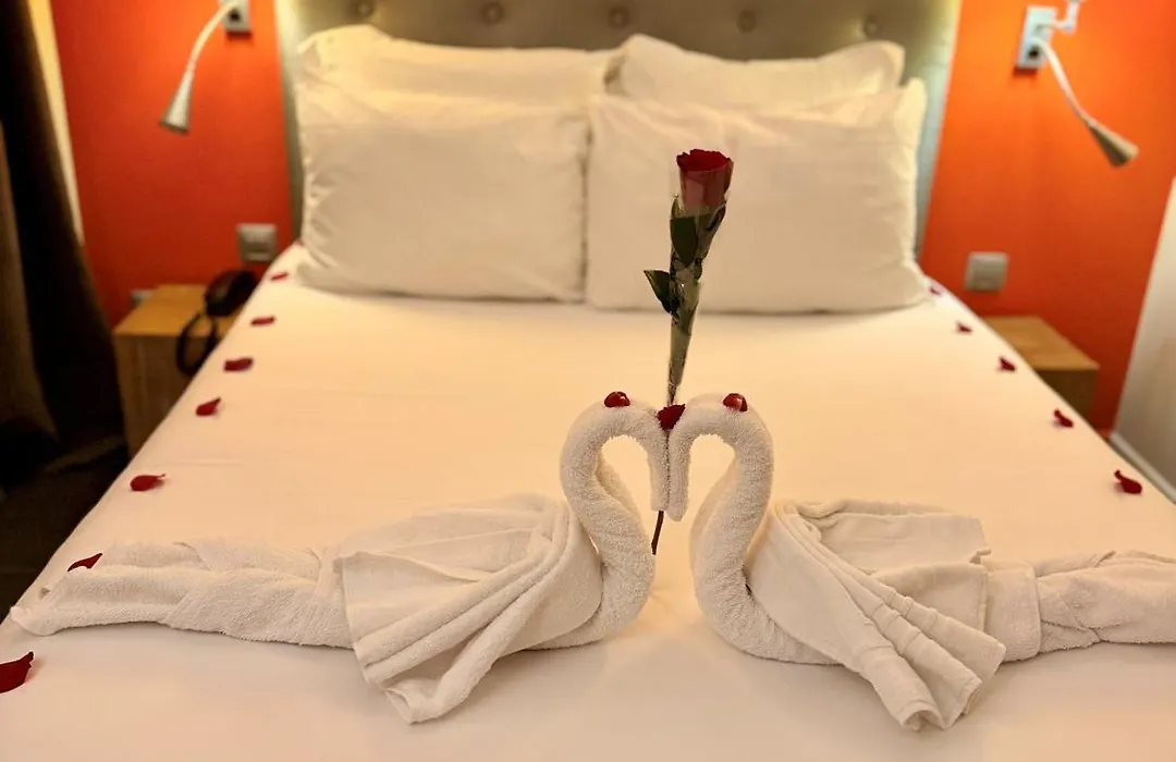 Hotel Douglas-1