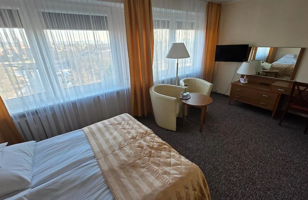 Hotel Gromada Pila-1