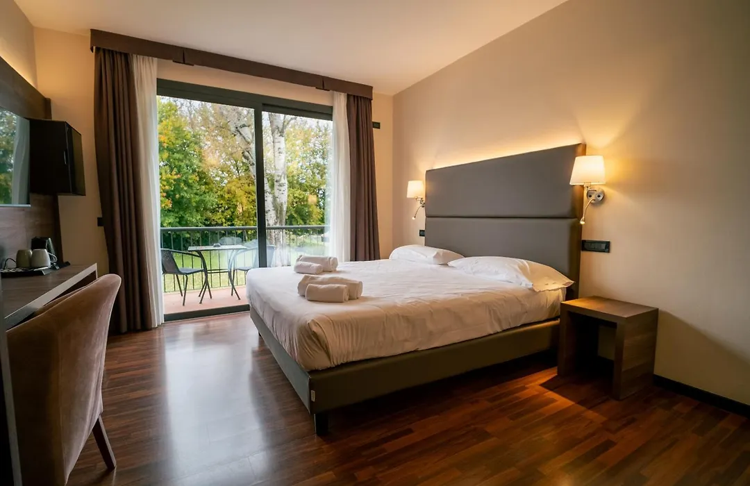 Yachting Hotel Mistral-1