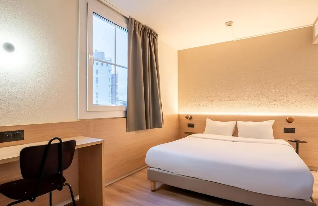 Kyriad Eco - Suresnes - La Defense-1