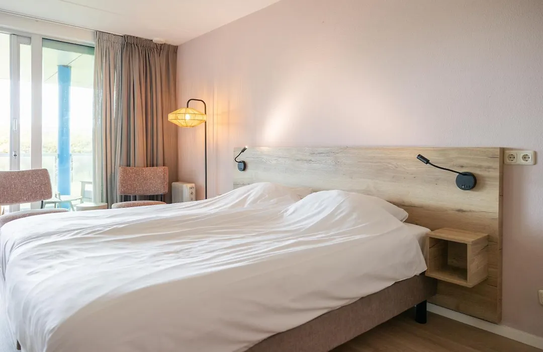 Strandhotel Buren aan Zee-1
