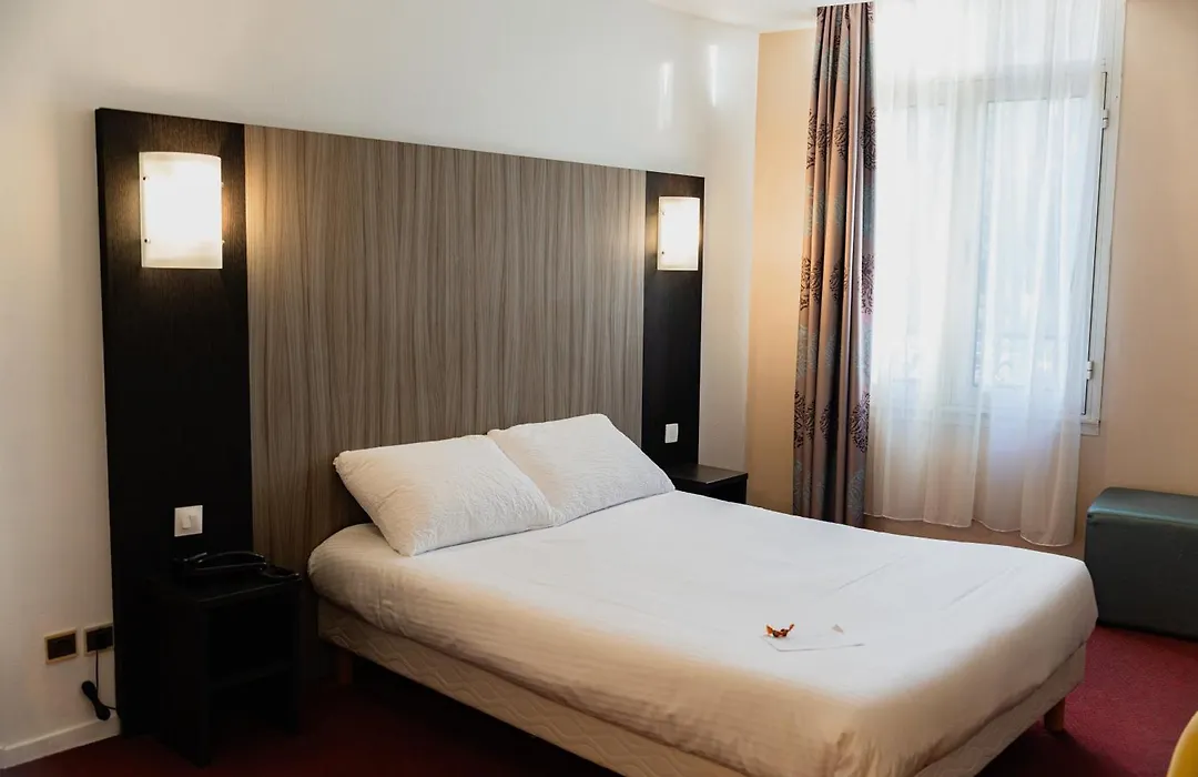 BRIT HOTEL Le Lion d'Or CHINON-1