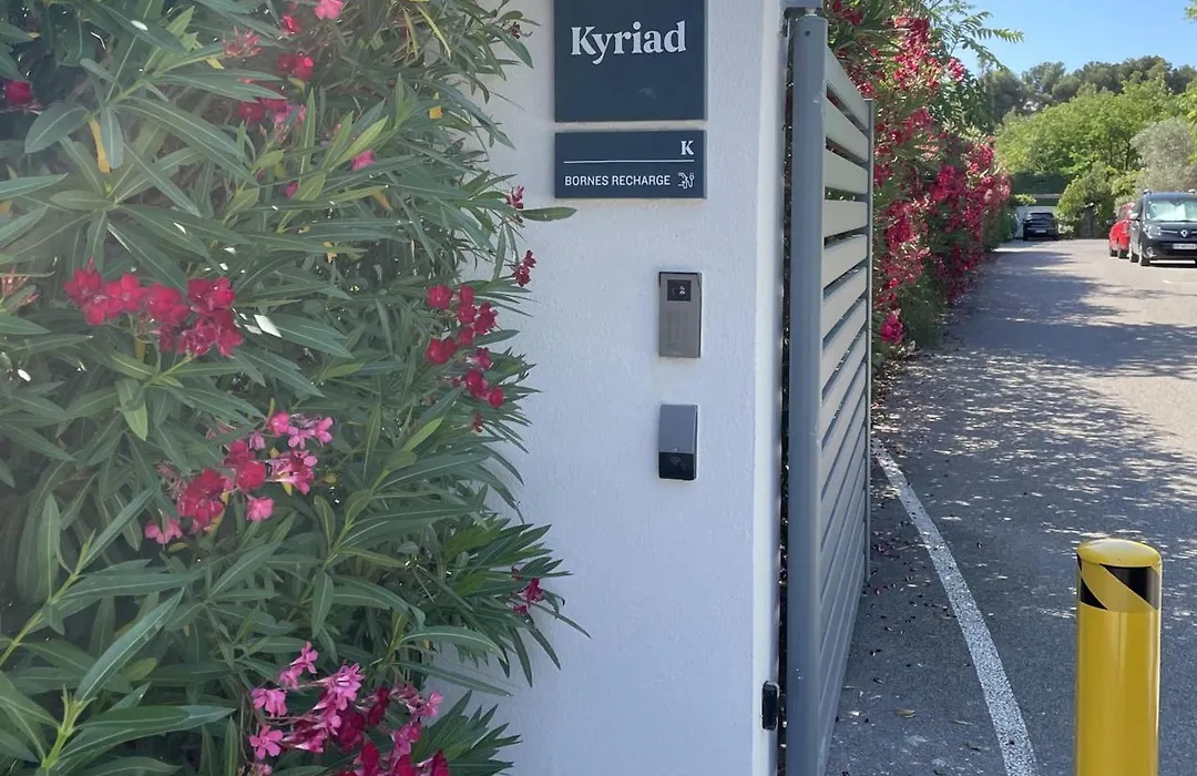 Kyriad Martigues Sud-1