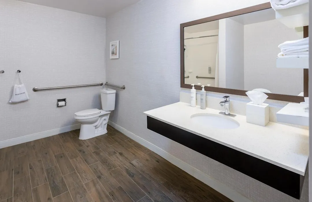 Hampton Inn Commerce-1