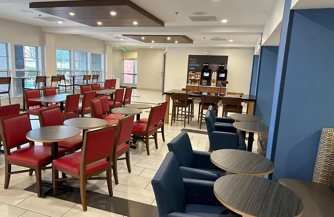 Holiday Inn Express & Suites Tracy By Ihg-1