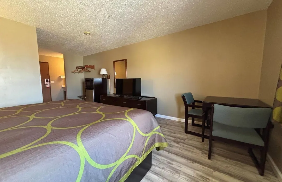 Super 8 By Wyndham Normal Bloomington-1