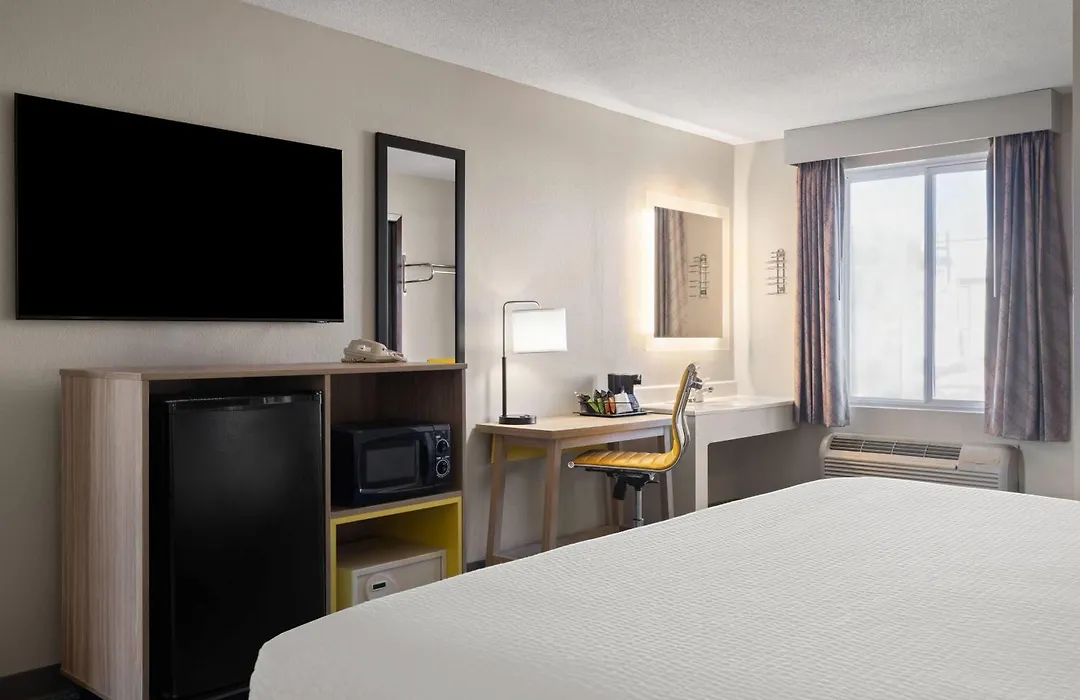 Days Inn By Wyndham Jamestown-1