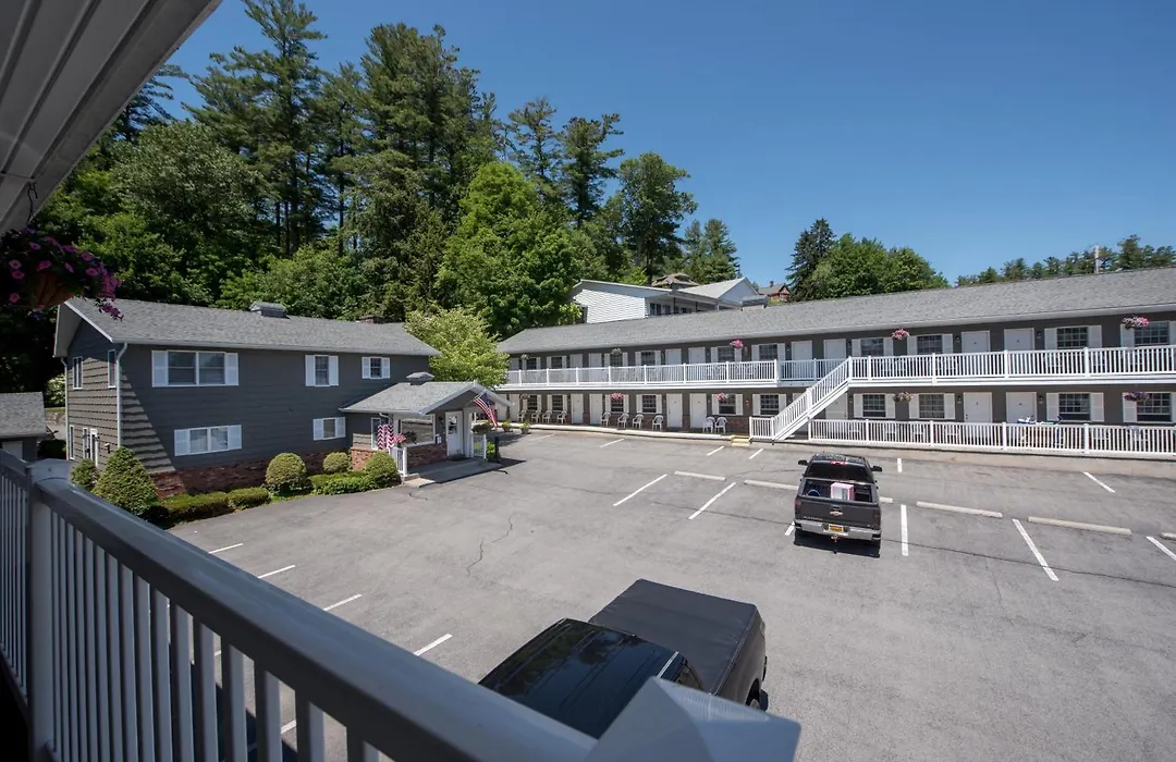 Adirondack Retreat Inn & Suites-1