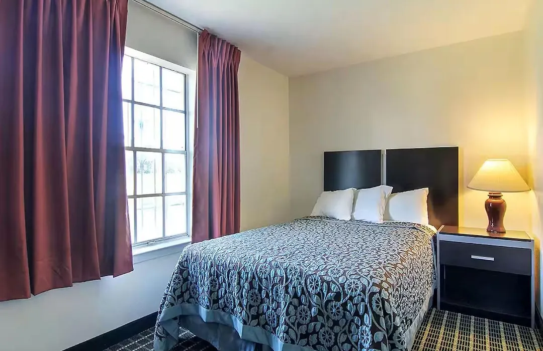Days Inn By Wyndham Market Center Dallas Love Field-1