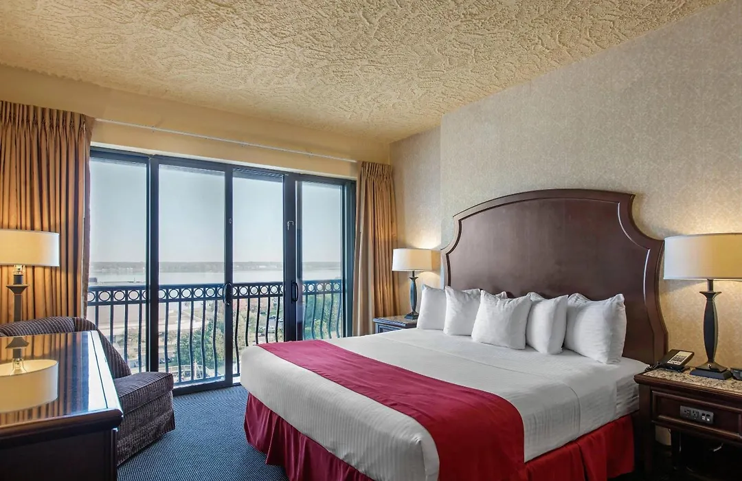 Shoreline Inn & Conference Center, An Ascend Collection Hotel-1