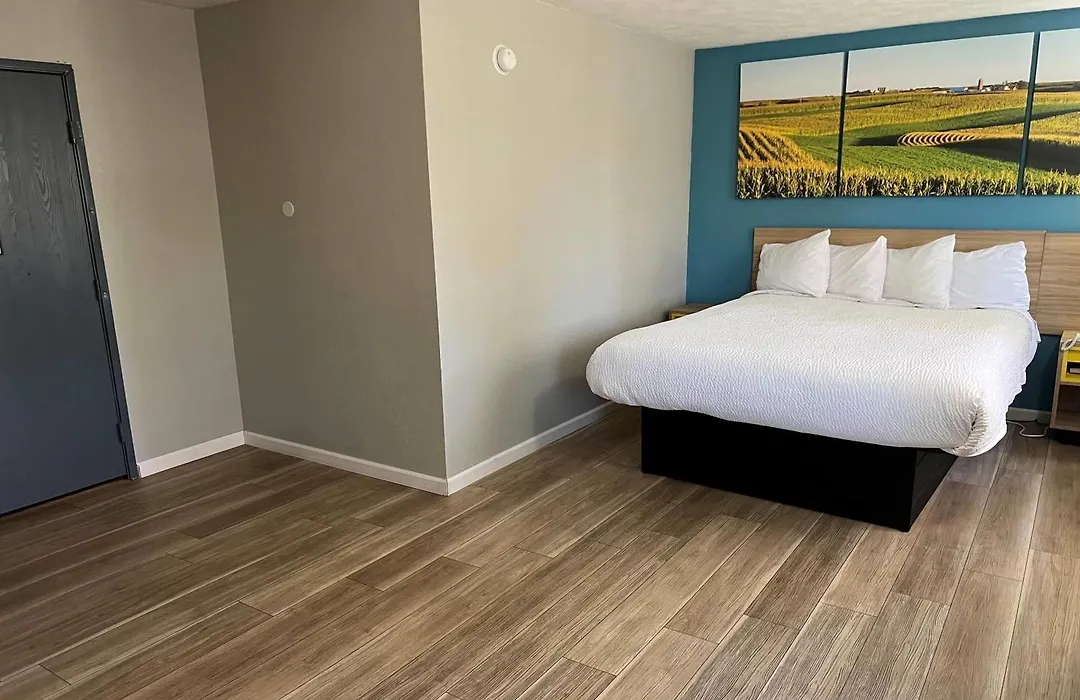 Days Inn By Wyndham Warrensburg-1