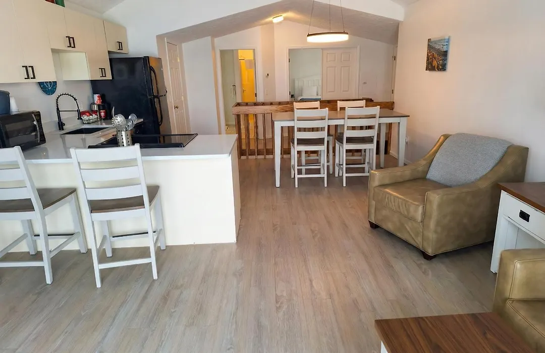 Pointes North Beachfront Hotel - 2 Person Spa Tub Studios-1
