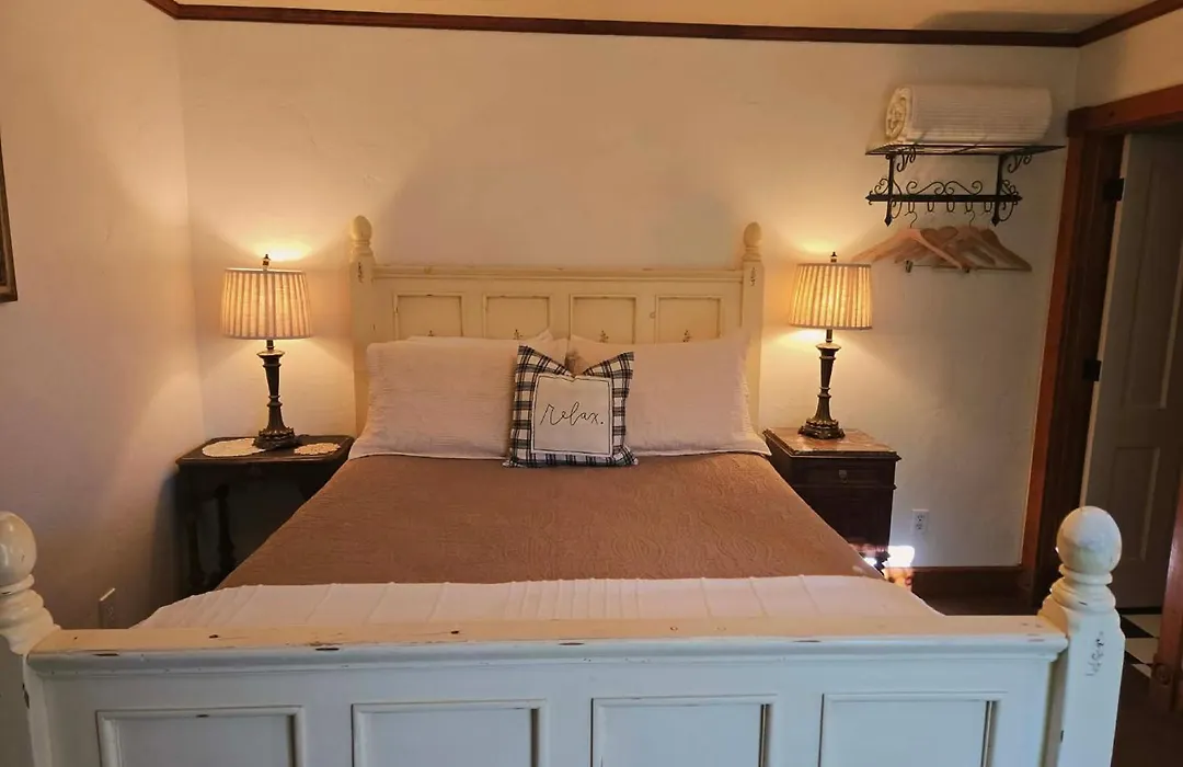 Oak Hill Inn-1