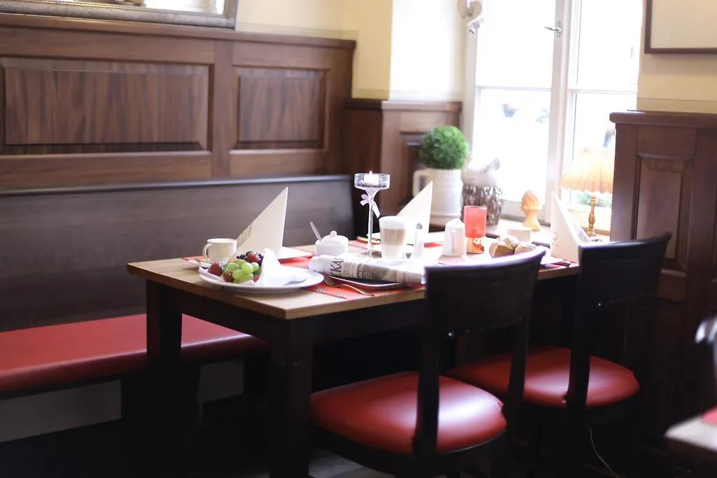 Hotel Goldener Falke-1