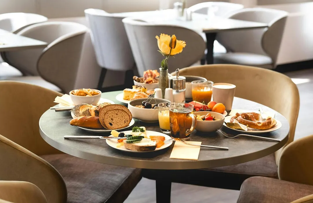 Leonardo Hotel Heidelberg City Center-1