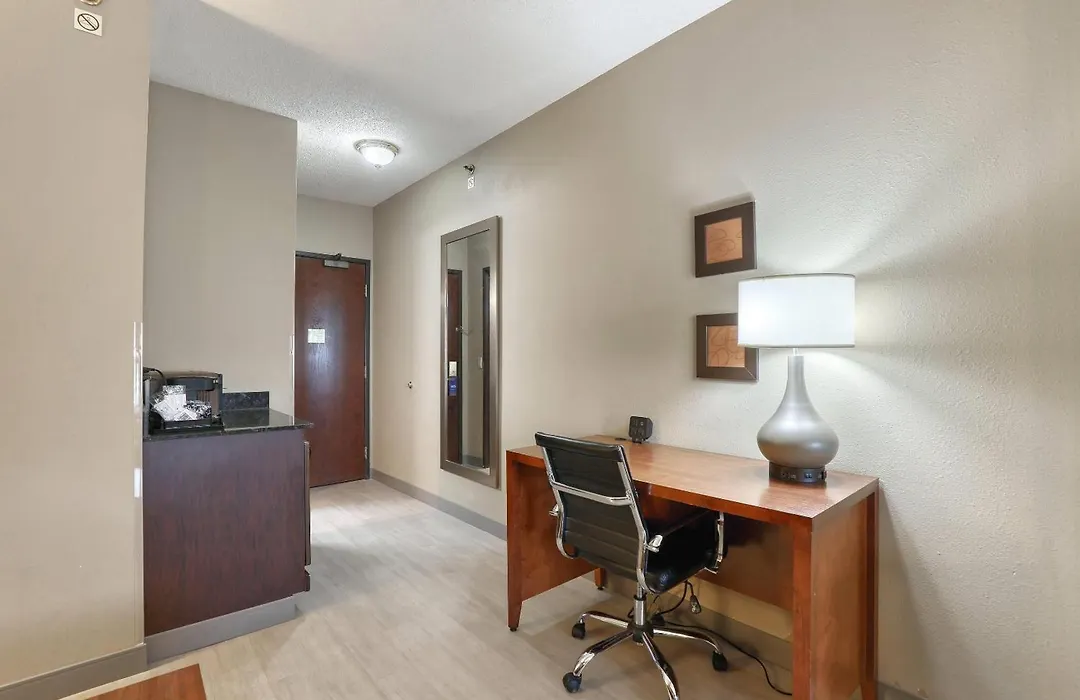 Comfort Suites Madison West - Middleton-1