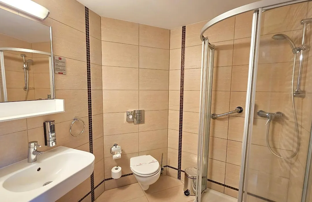 Malinowy Dwor Hotel Medical Spa-1