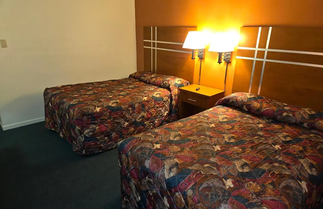 Travelers Lodge Marshall-1