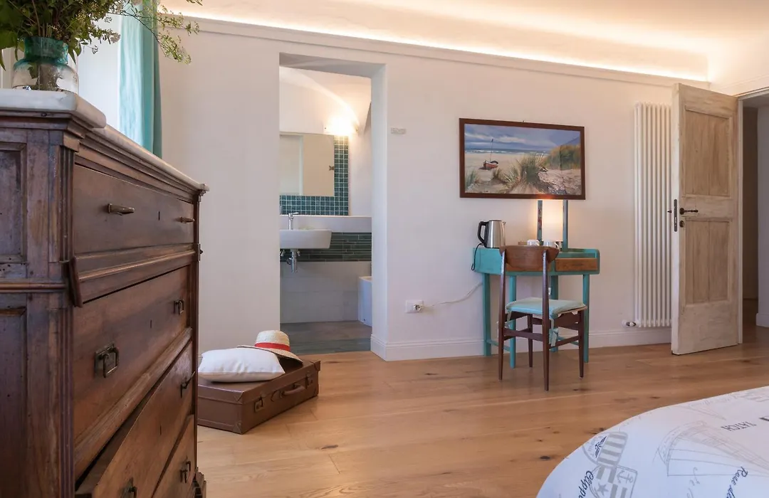 B&B Tre Finestre sul Mare-1