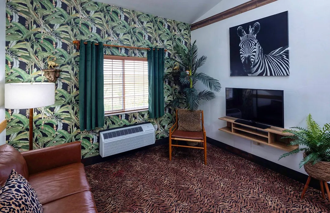 Hotel J Green Bay-1