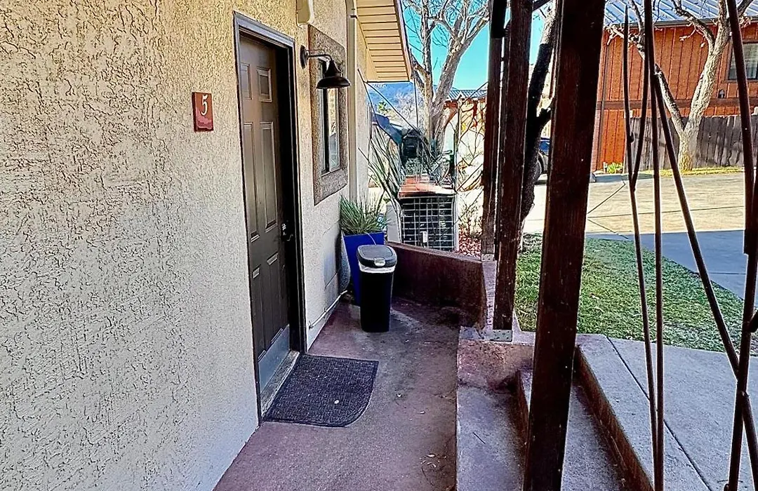 Red Rock Inn Cottages-1