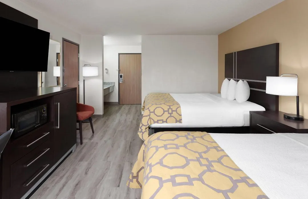 Baymont By Wyndham Green Bay-1