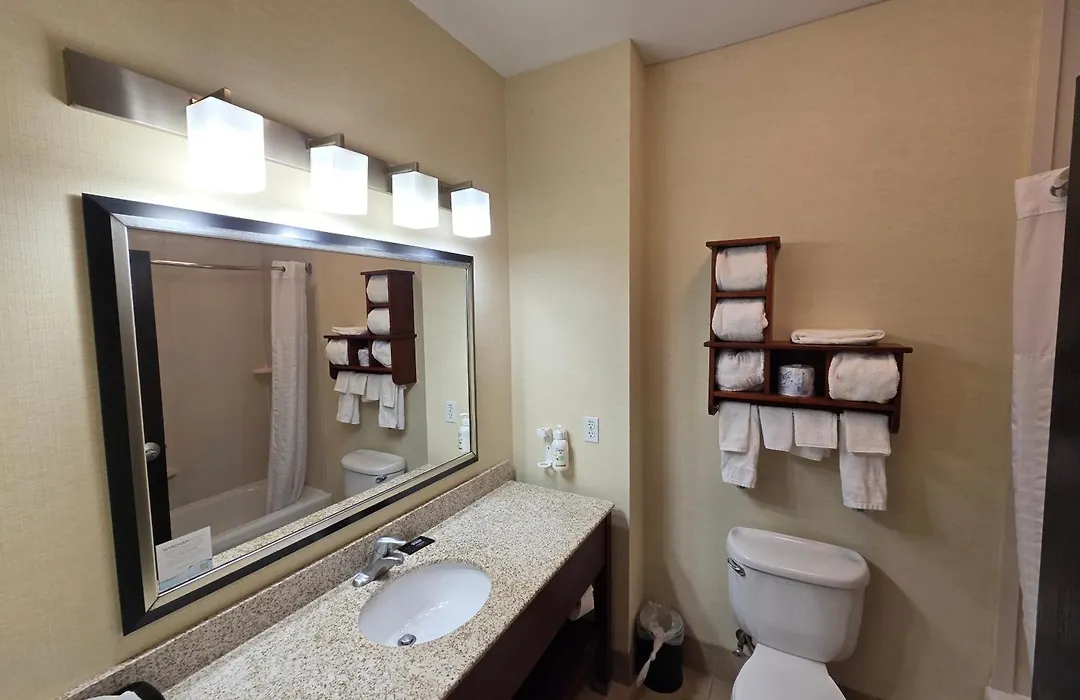 Wingate By Wyndham Steubenville-1