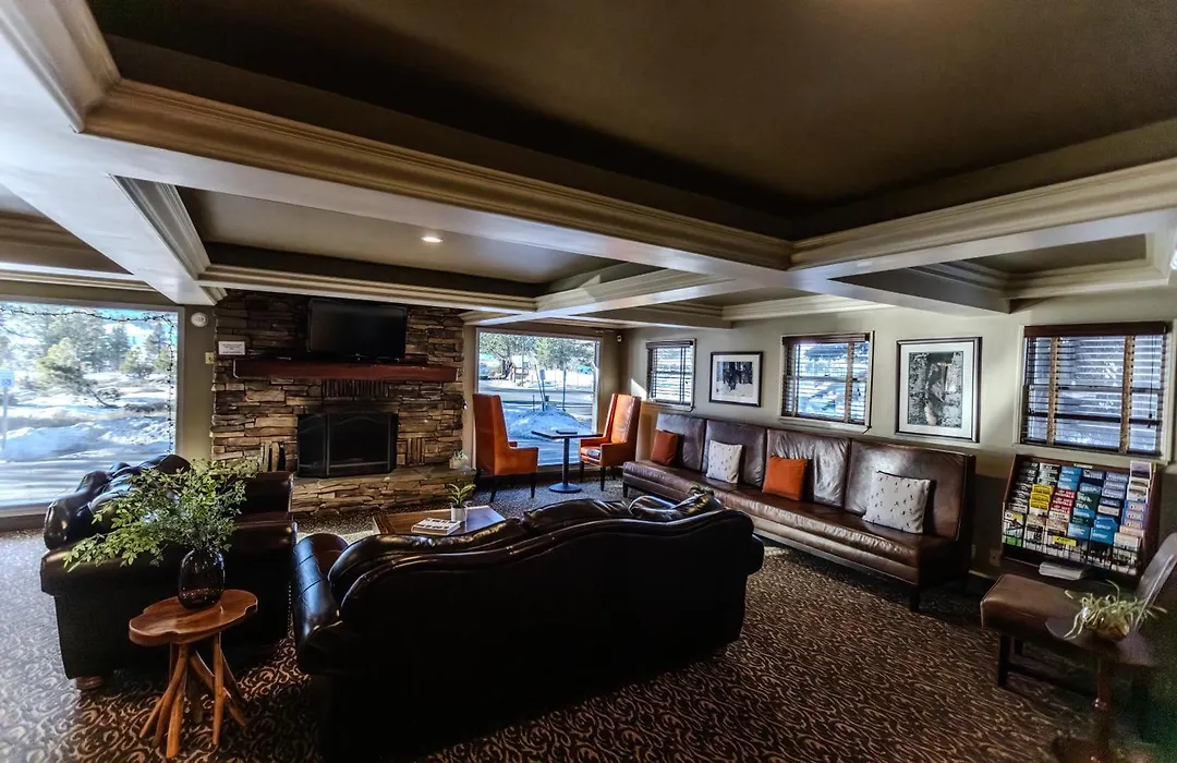 The Mammoth Creek Inn-1