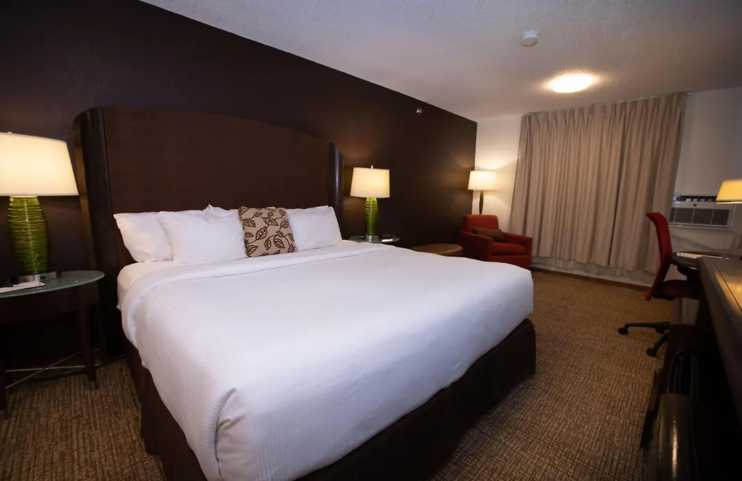 Alliance Hotel & Suites, A Howard Johnson By Wyndham-1