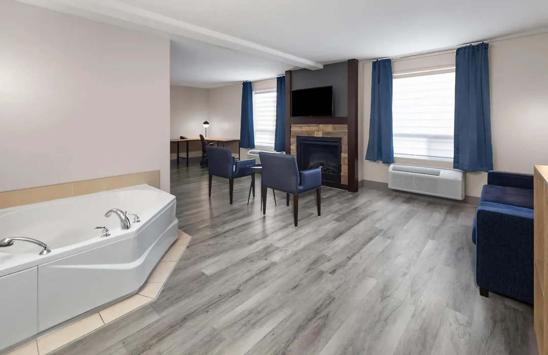 Super 8 By Wyndham Quebec City-1