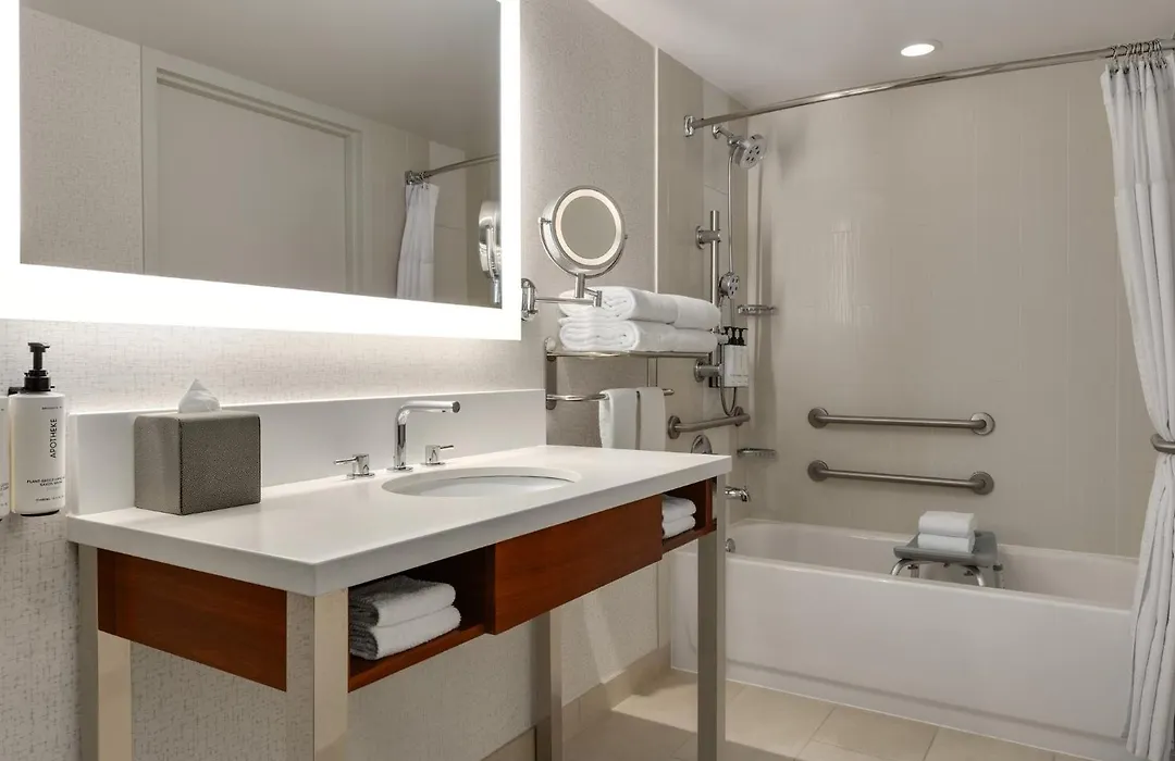 Crowne Plaza Seattle - No Resort Fee - Newly Renovated Ihg Hotel-1