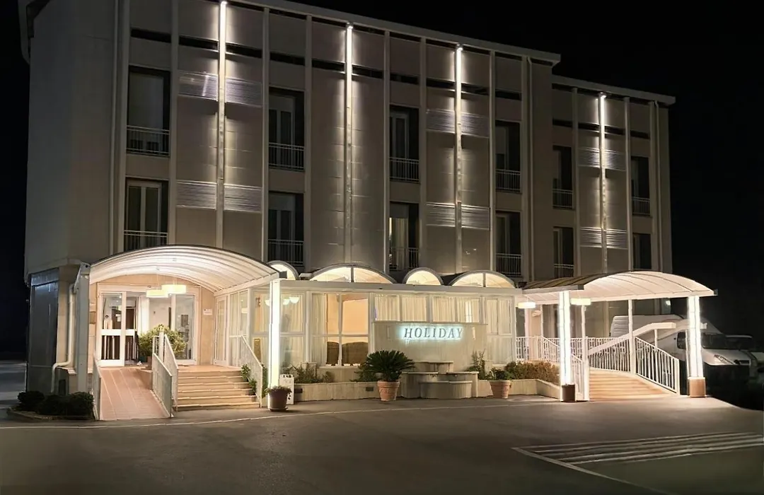 Hotel Holiday-1