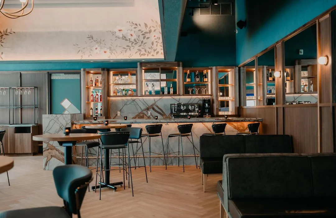 Hilton Garden Inn Montreal Midtown, Quebec, Canada-1